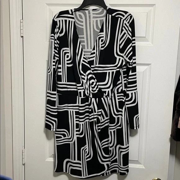 2/$20 Nine West XL Faux Wrap Black/White Dress Professional Sexy stretchy EUC - Picture 2 of 9